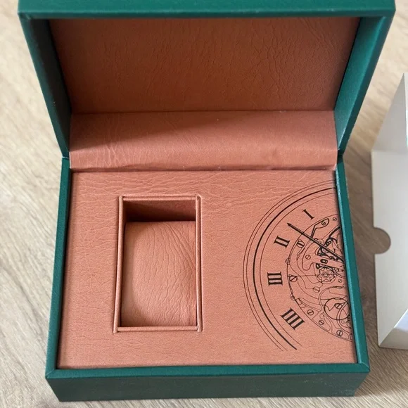 Luxury Elegant Green Watch Box with brown leather inside - Picture 3 of 5